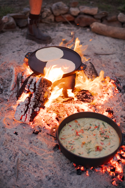 CAMPFIRE Cast Iron Camp Oven 5-in-1