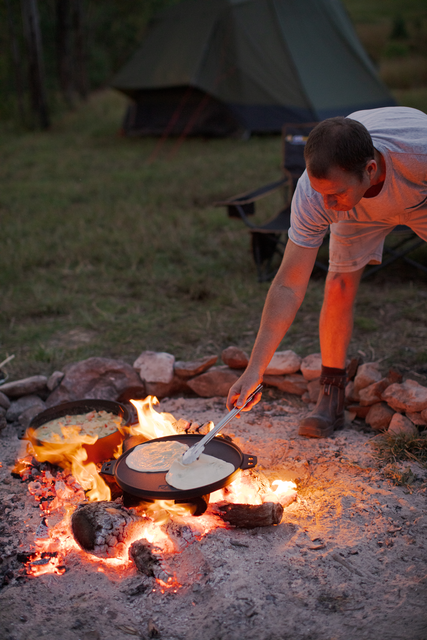 CAMPFIRE Cast Iron Camp Oven 5-in-1