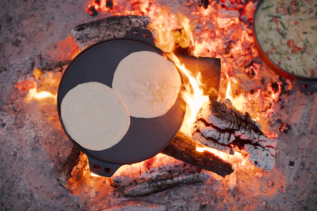 CAMPFIRE Cast Iron Camp Oven 5-in-1