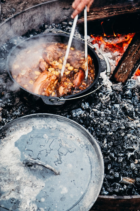 CAMPFIRE 12 Quart Camp Oven