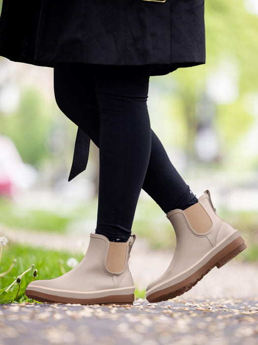 BOGS Amanda Plush Chelsea II Waterproof Boots