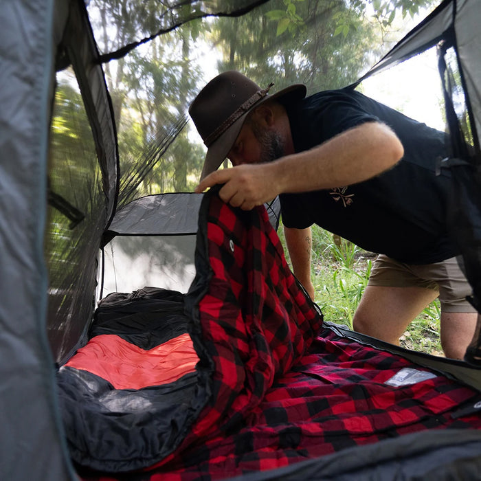 WILDTRAK Kalgan Hooded Jumbo Sleeping Bag -2C to -7C