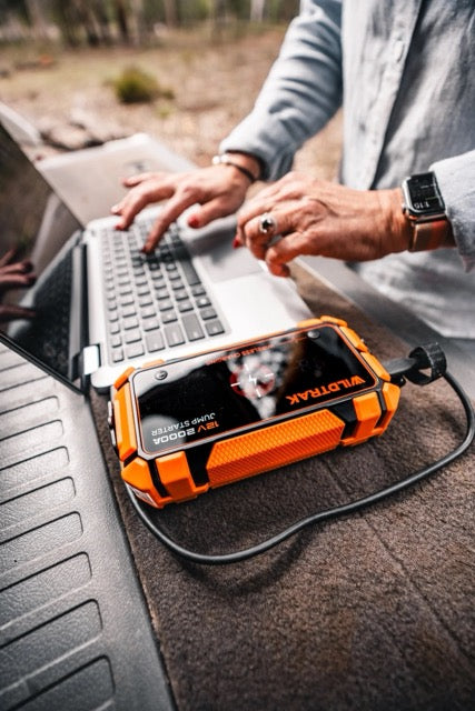WILDTRAK Jumpstarter S2000 A17 Wireless Charging 10W 16800mAh
