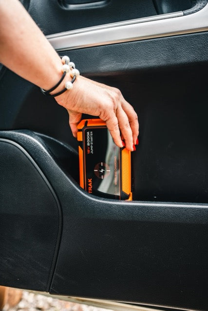 WILDTRAK Jumpstarter S2000 A17 Wireless Charging 10W 16800mAh