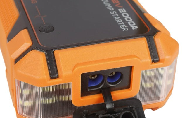WILDTRAK Jumpstarter S2000 A17 Wireless Charging 10W 16800mAh